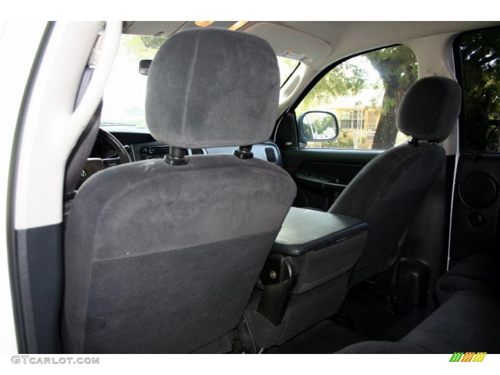 2004 Ram 1500 ST Quad Cab 4x4 - Bright White / Dark Slate Gray photo #41