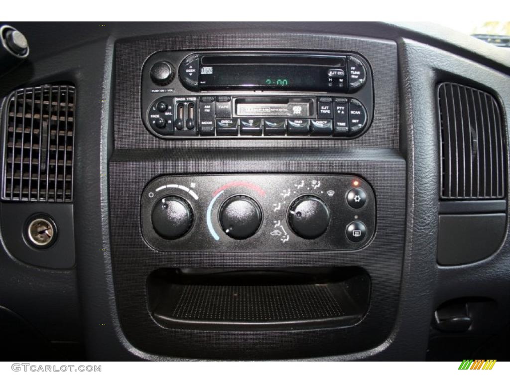 2004 Ram 1500 ST Quad Cab 4x4 - Bright White / Dark Slate Gray photo #69