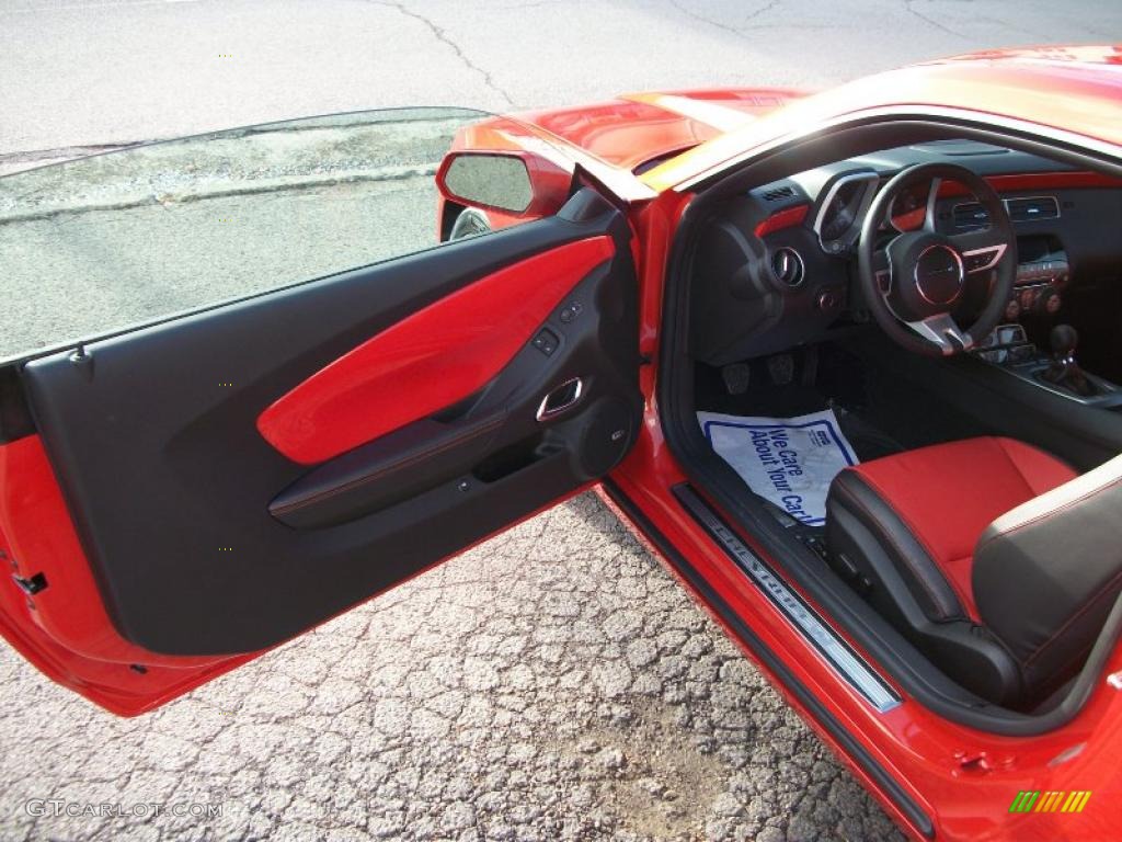 2011 Chevrolet Camaro SS/RS Coupe Inferno Orange/Black Door Panel Photo #40276238