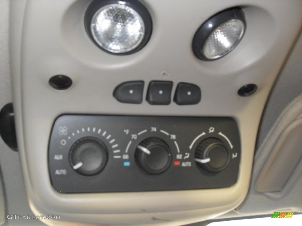 2004 GMC Yukon SLT Controls Photo #40277494