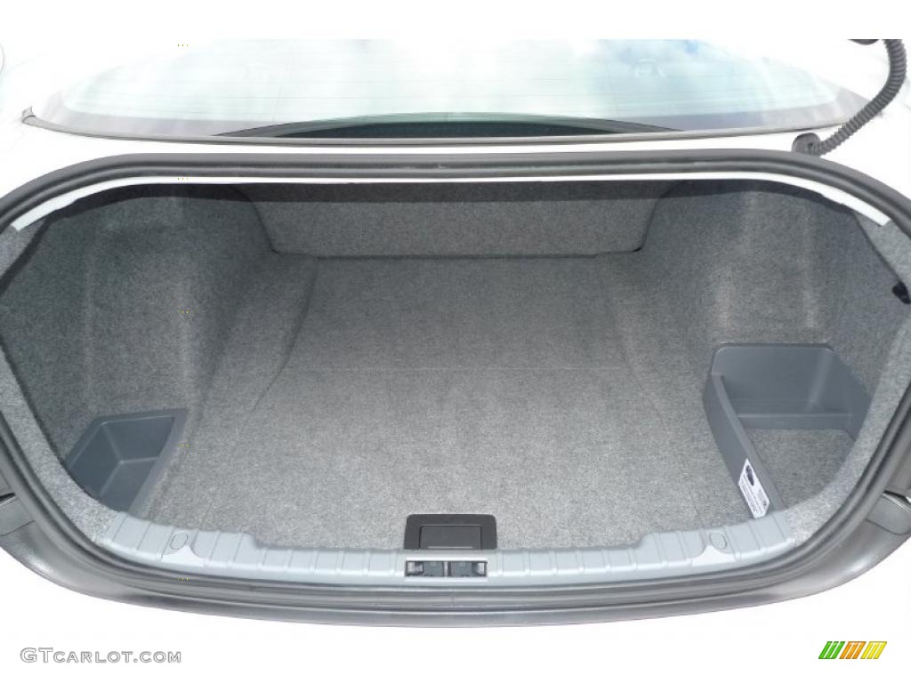 2011 BMW 3 Series 328i xDrive Sedan Trunk Photo #40279154
