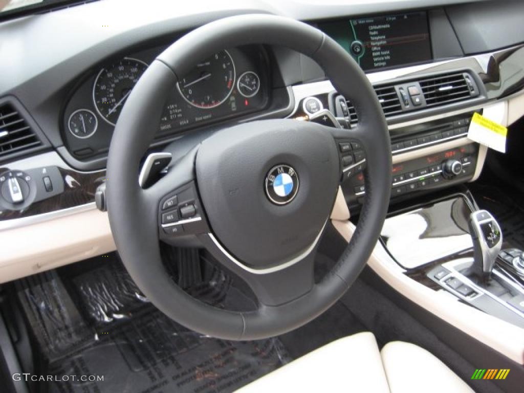 2011 BMW 5 Series 528i Sedan Oyster/Black Dashboard Photo #40279894
