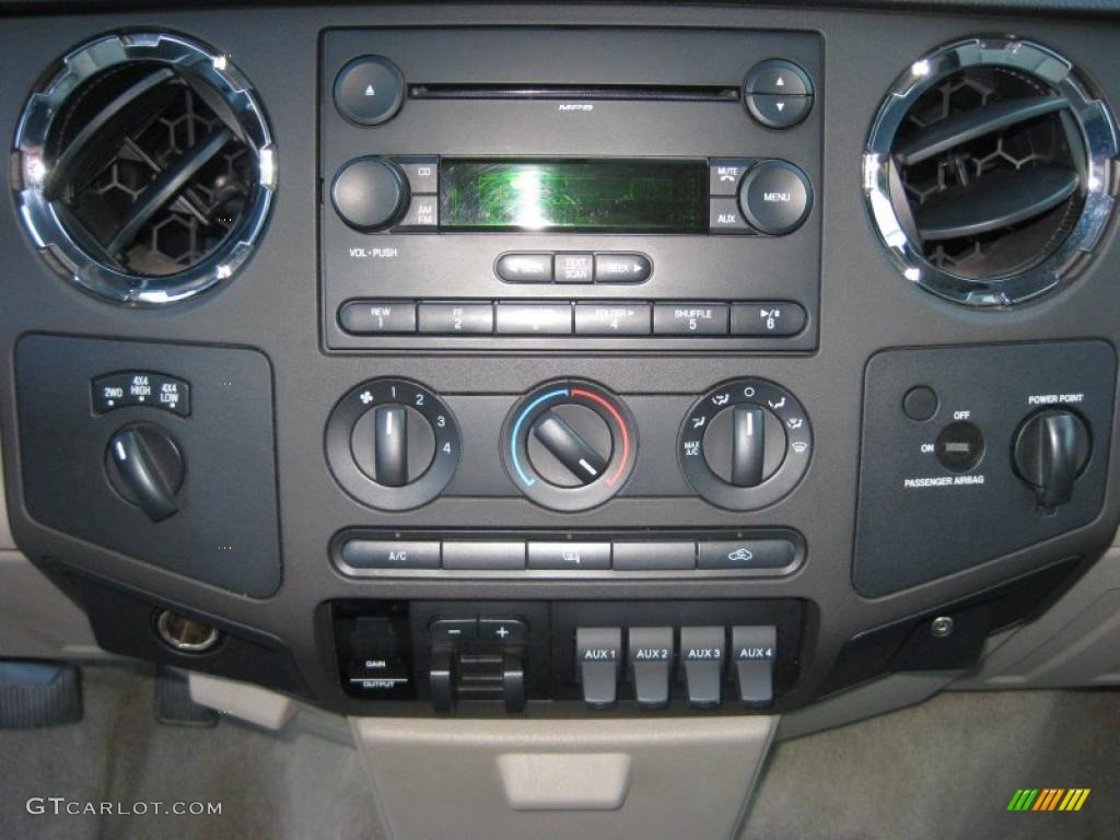 2008 Ford F250 Super Duty XLT SuperCab 4x4 Controls Photo #40282770