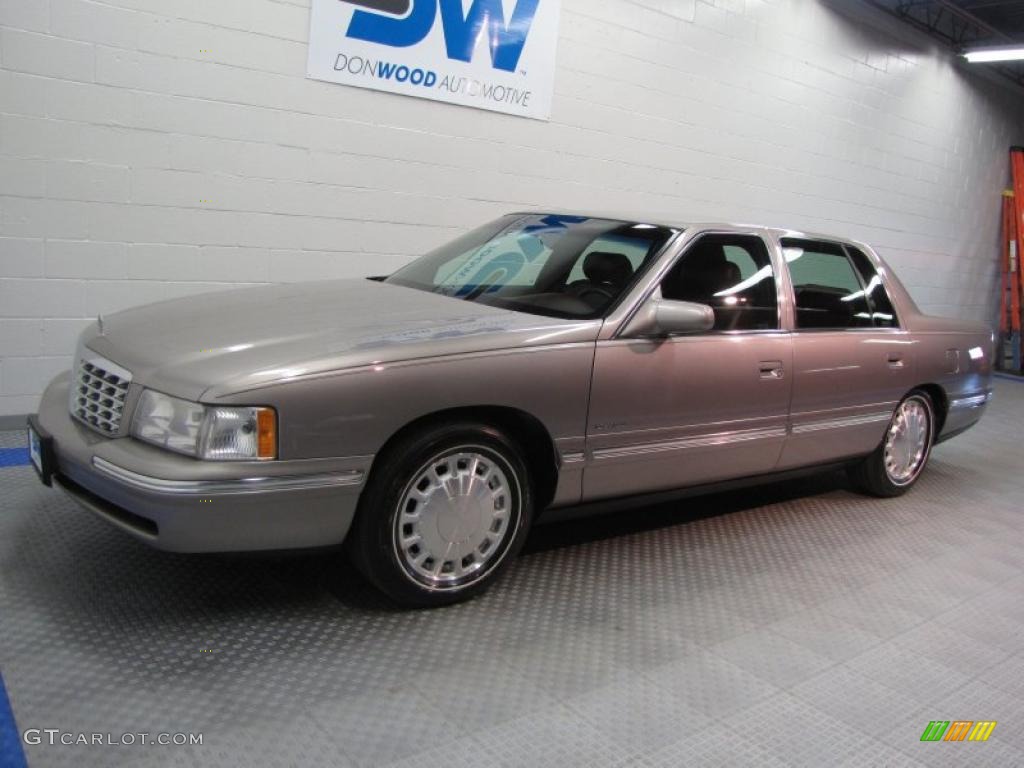 1999 DeVille Sedan - Moonstone / Mulberry photo #2