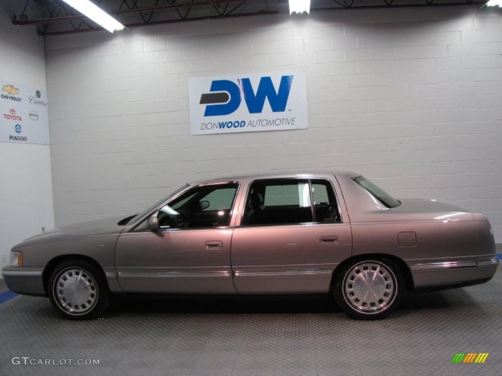 1999 DeVille Sedan - Moonstone / Mulberry photo #5