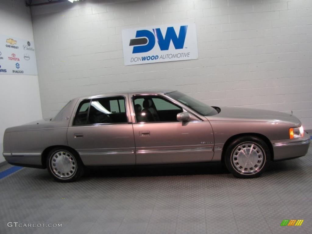 1999 DeVille Sedan - Moonstone / Mulberry photo #6