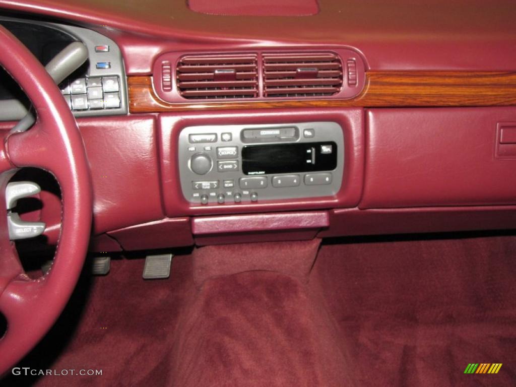 1999 DeVille Sedan - Moonstone / Mulberry photo #10