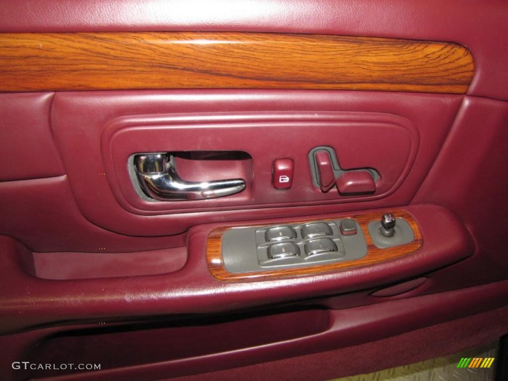 1999 DeVille Sedan - Moonstone / Mulberry photo #16