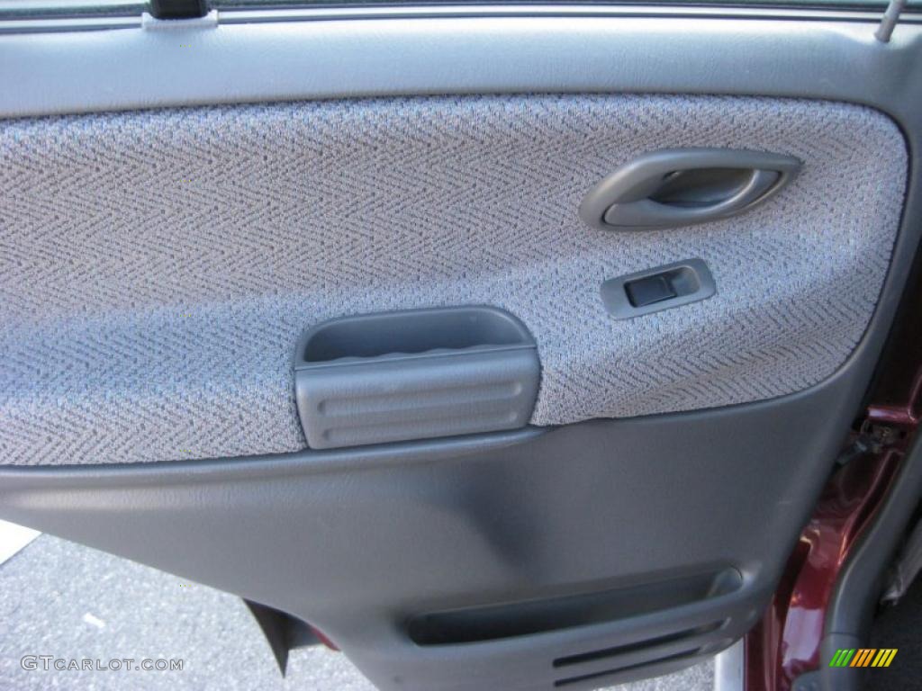 2000 Suzuki Grand Vitara JLX 4x4 Gray Door Panel Photo #40284946