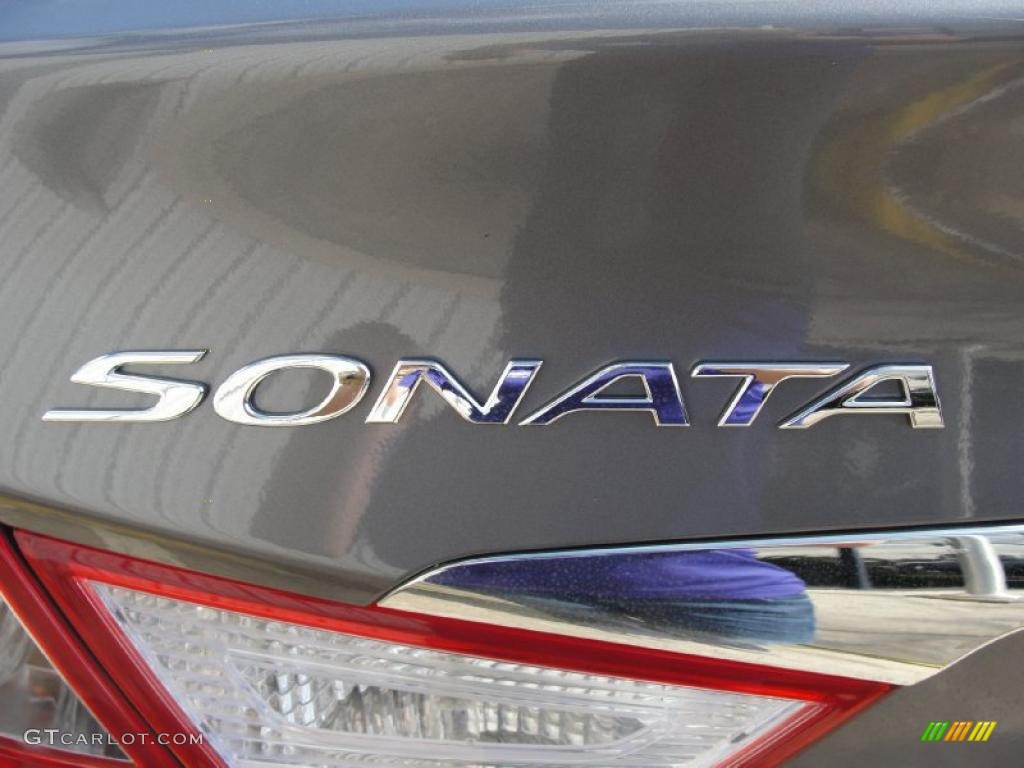 2011 Hyundai Sonata SE Marks and Logos Photos