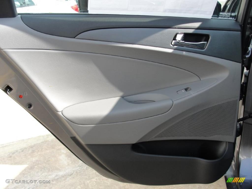 2011 Hyundai Sonata SE Gray Door Panel Photo #40288454