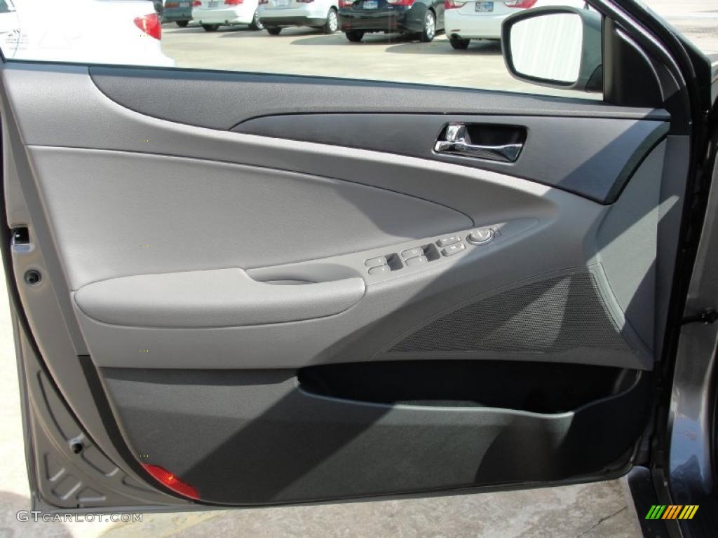 2011 Hyundai Sonata SE Gray Door Panel Photo #40288486