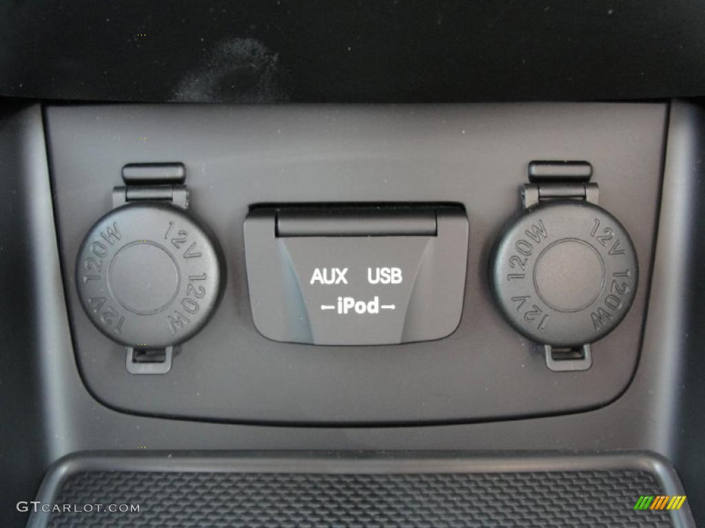 2011 Hyundai Sonata SE Controls Photo #40288650