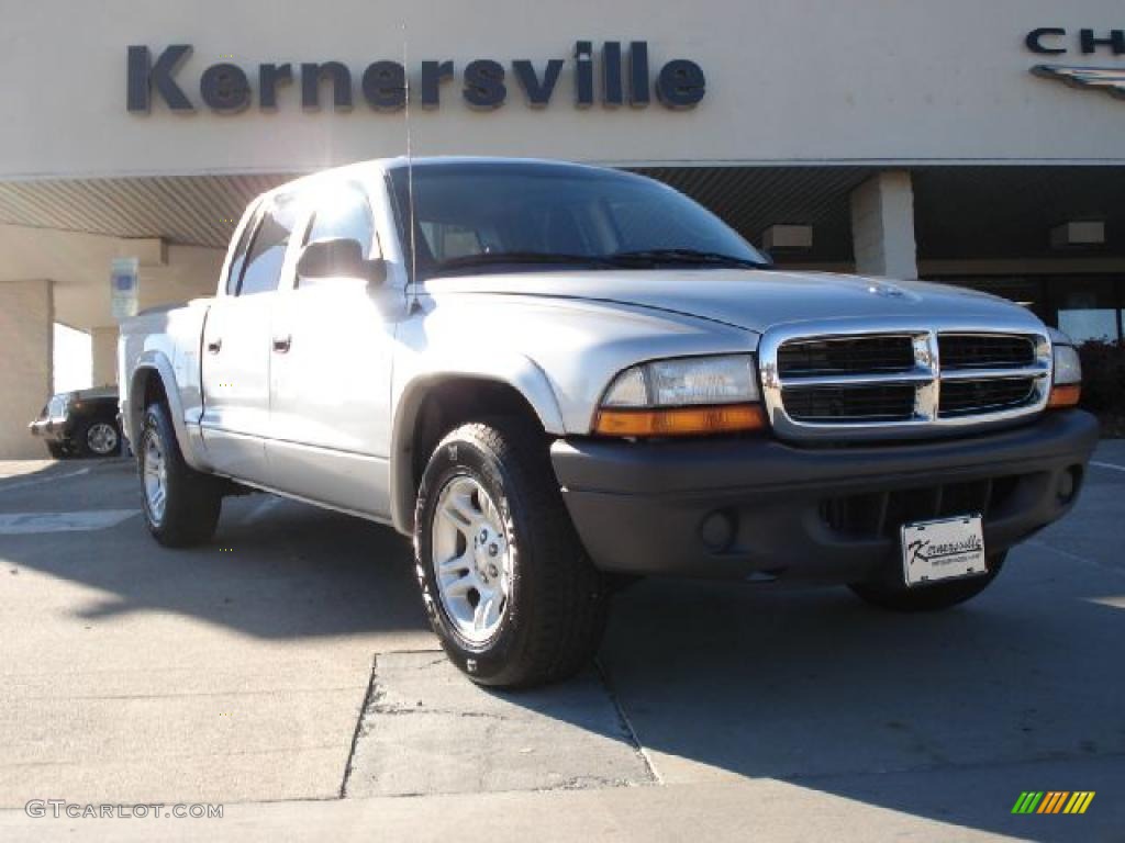 2004 Dakota SXT Quad Cab - Bright Silver Metallic / Dark Slate Gray photo #1