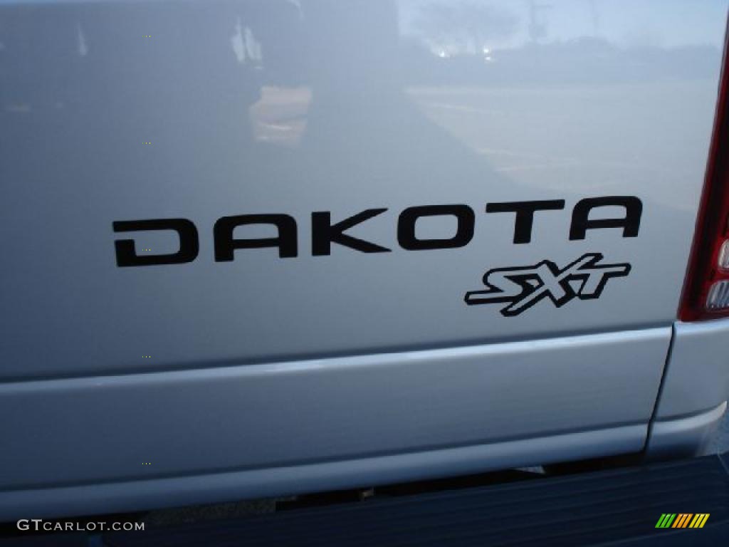 2004 Dodge Dakota SXT Quad Cab Marks and Logos Photo #40291255