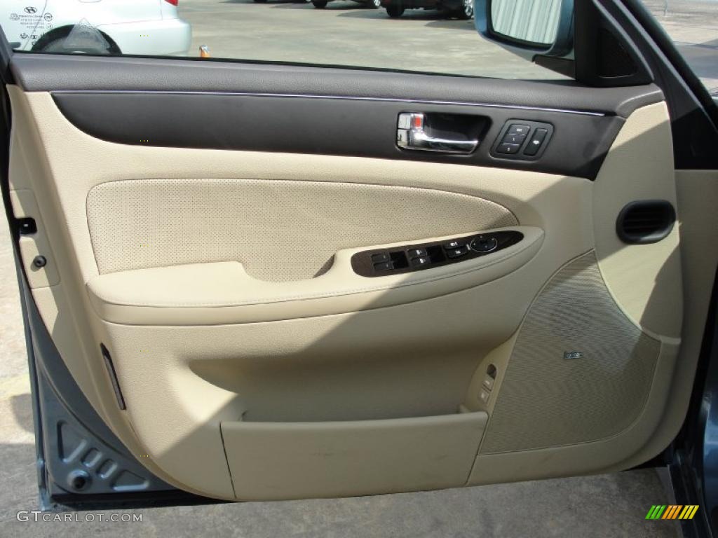 2011 Hyundai Genesis 4.6 Sedan Cashmere Door Panel Photo #40291363