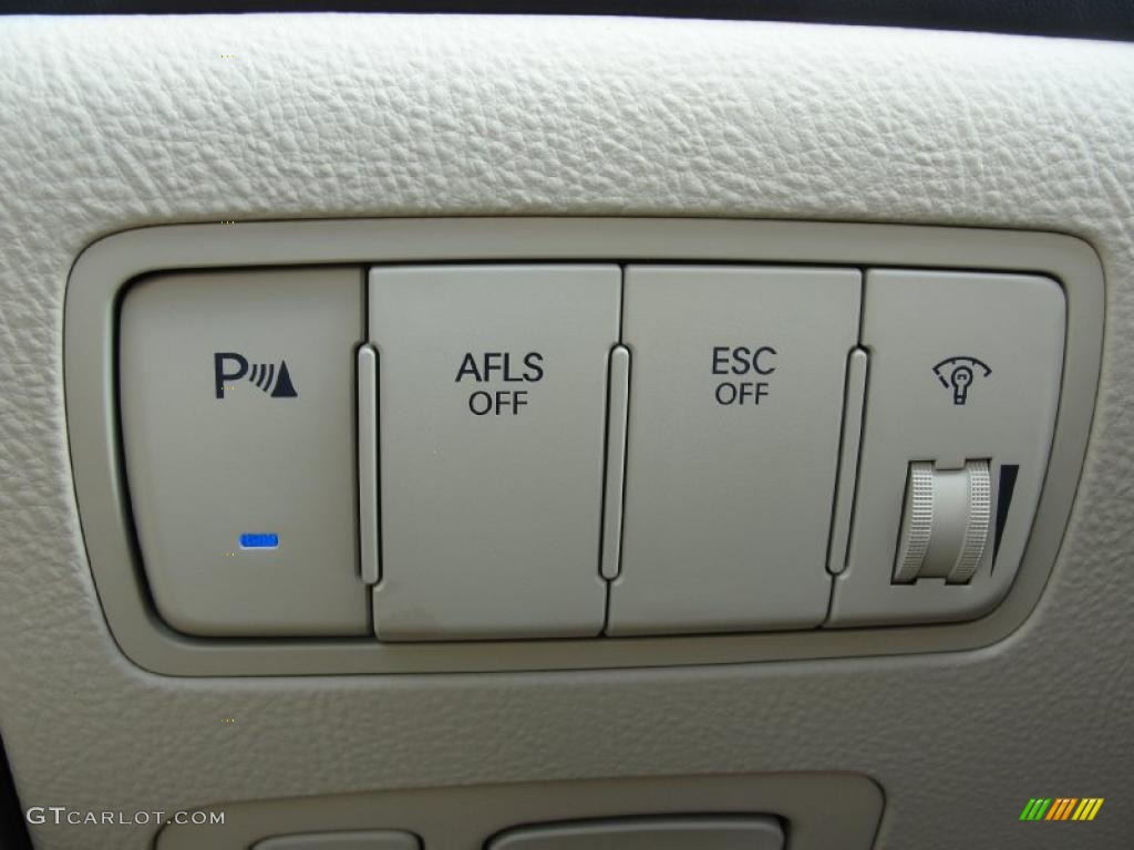 2011 Hyundai Genesis 4.6 Sedan Controls Photo #40291633
