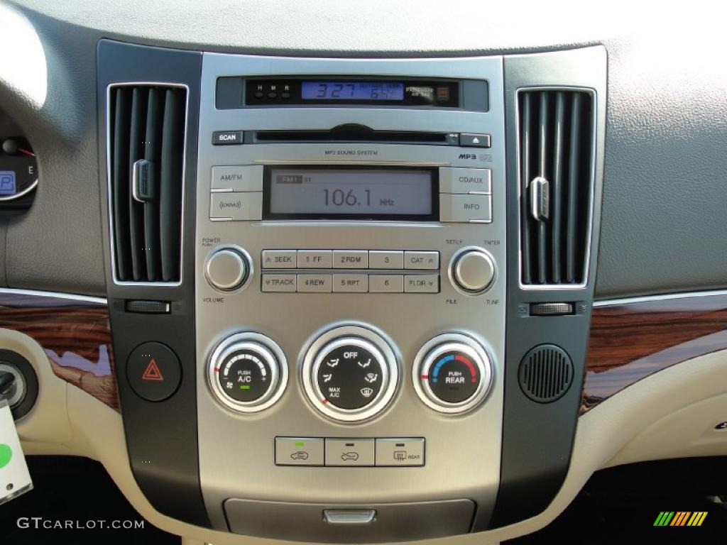 2011 Hyundai Veracruz GLS Controls Photo #40292727