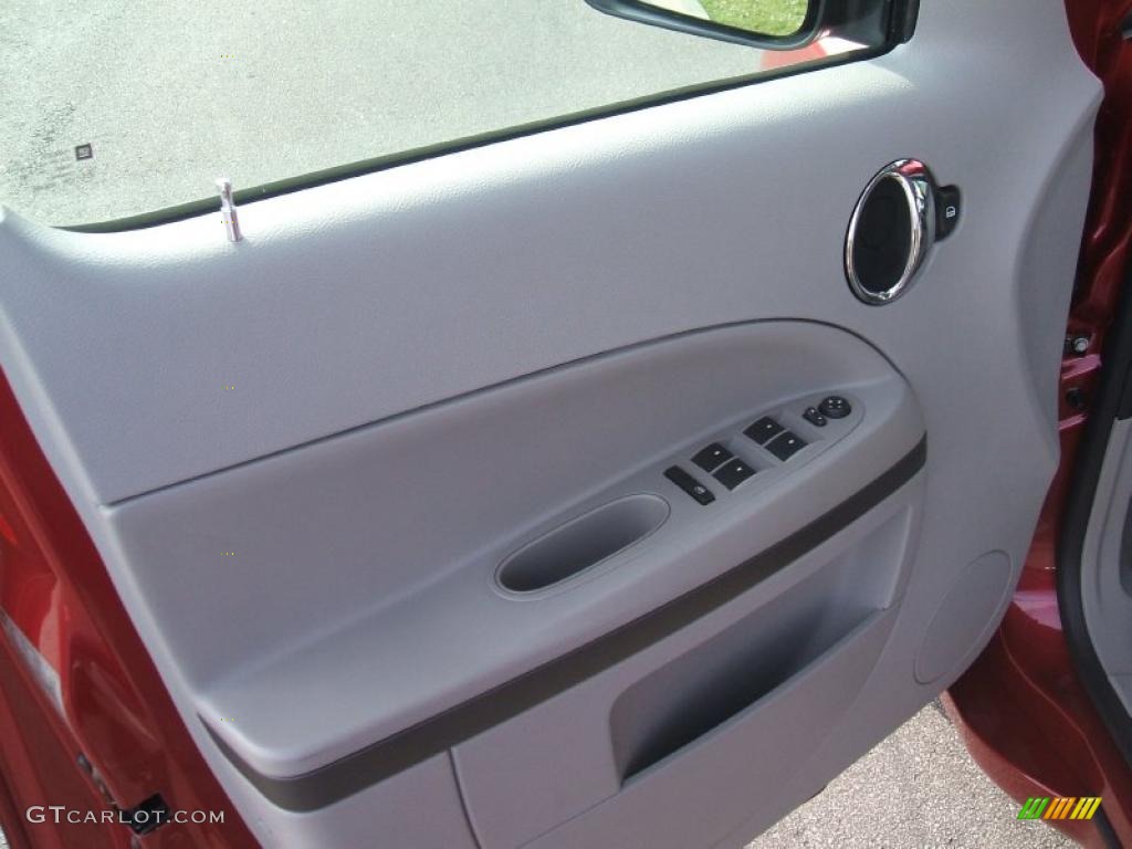 2011 Chevrolet HHR LT Gray Door Panel Photo #40293123