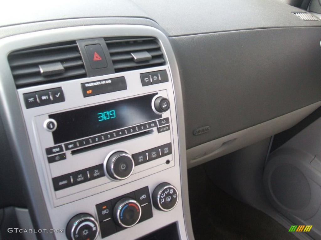 2009 Chevrolet Equinox LS Controls Photo #40293751