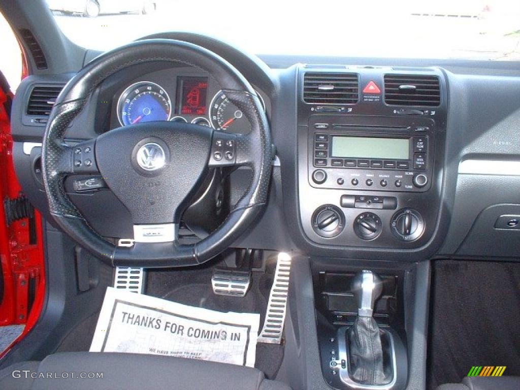 2006 Volkswagen Jetta GLI Sedan Interlagos Plaid Cloth Dashboard Photo #40303096