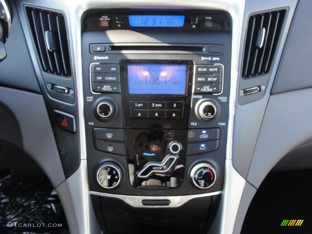 2011 Hyundai Sonata GLS Controls Photo #40306880