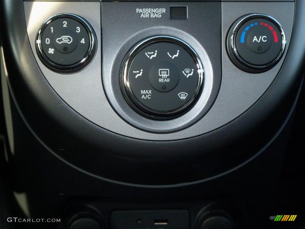 2011 Kia Soul + Controls Photo #40307732