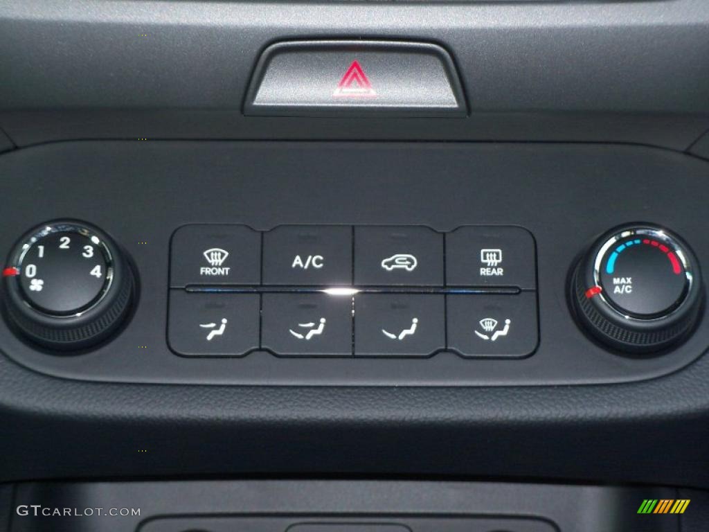 2011 Kia Sportage LX Controls Photo #40309224