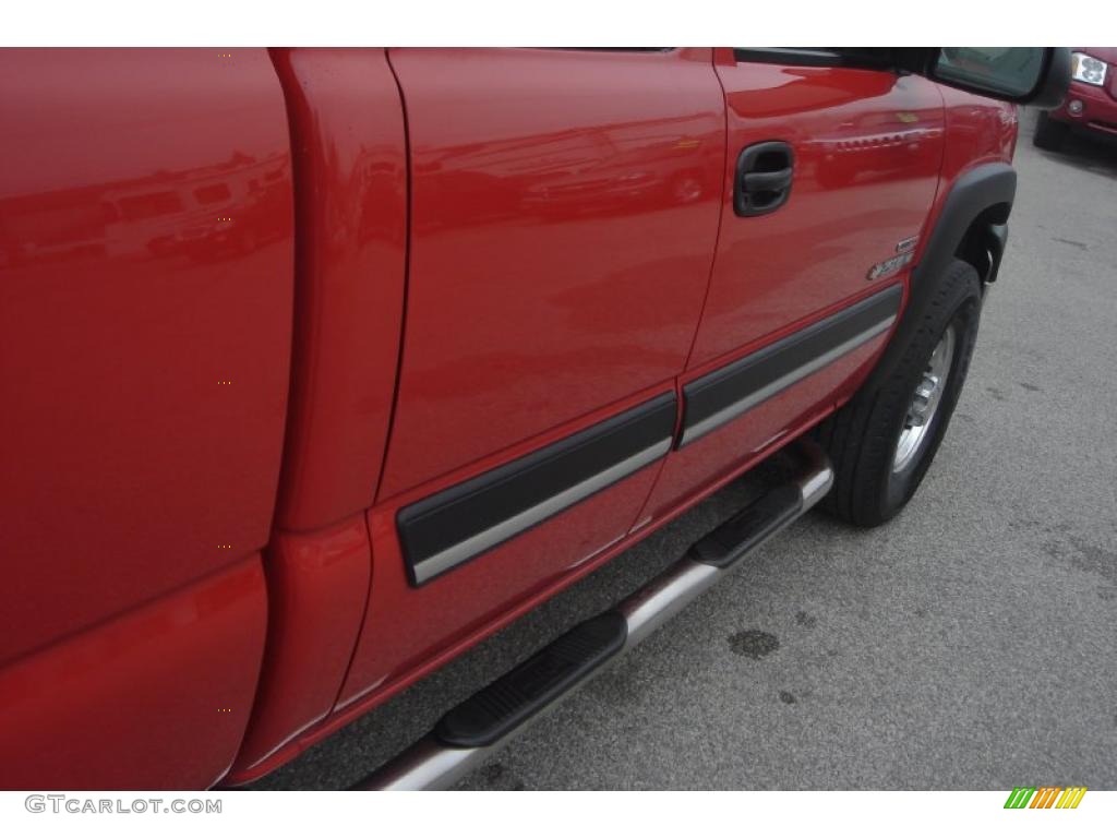 2003 Silverado 2500HD LS Extended Cab 4x4 - Victory Red / Dark Charcoal photo #11