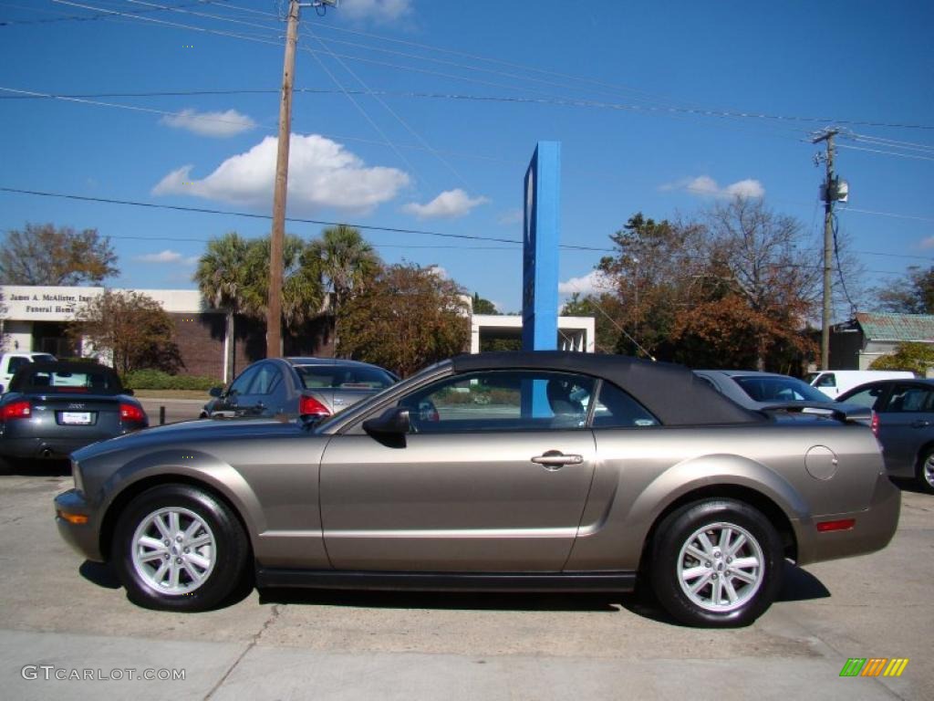 2005 Mustang V6 Deluxe Convertible - Mineral Grey Metallic / Dark Charcoal photo #5