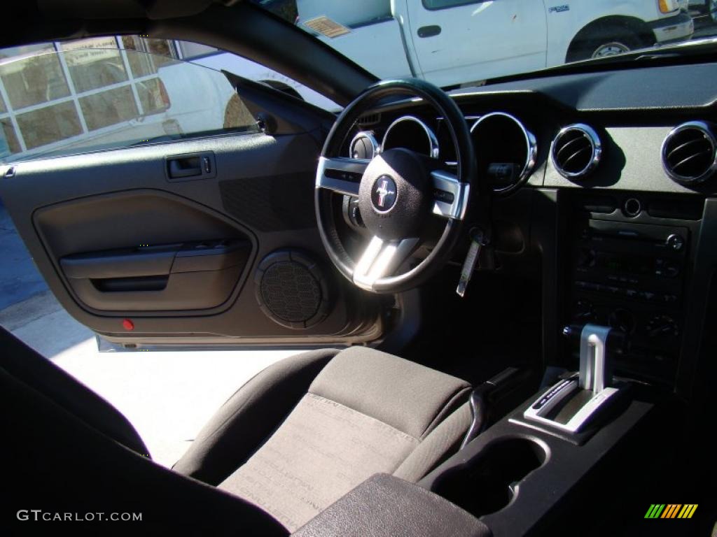 2005 Mustang V6 Deluxe Convertible - Mineral Grey Metallic / Dark Charcoal photo #13