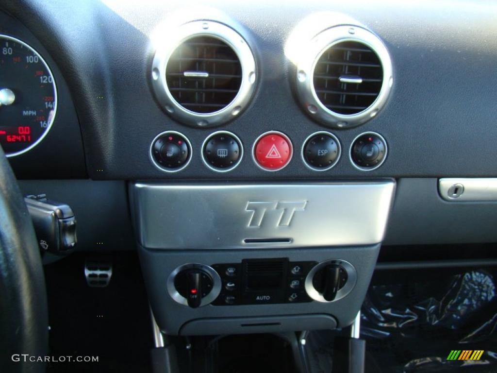 2004 Audi TT 1.8T quattro Roadster Controls Photo #40315004