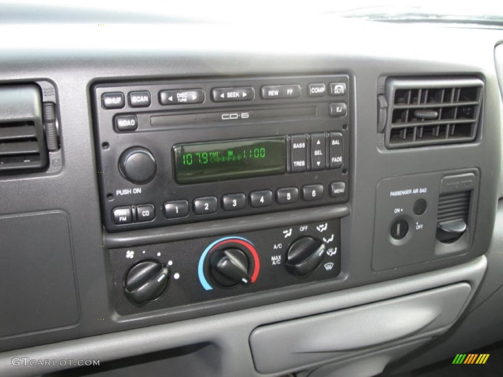 2002 Ford F250 Super Duty XLT SuperCab 4x4 Controls Photo #40315584