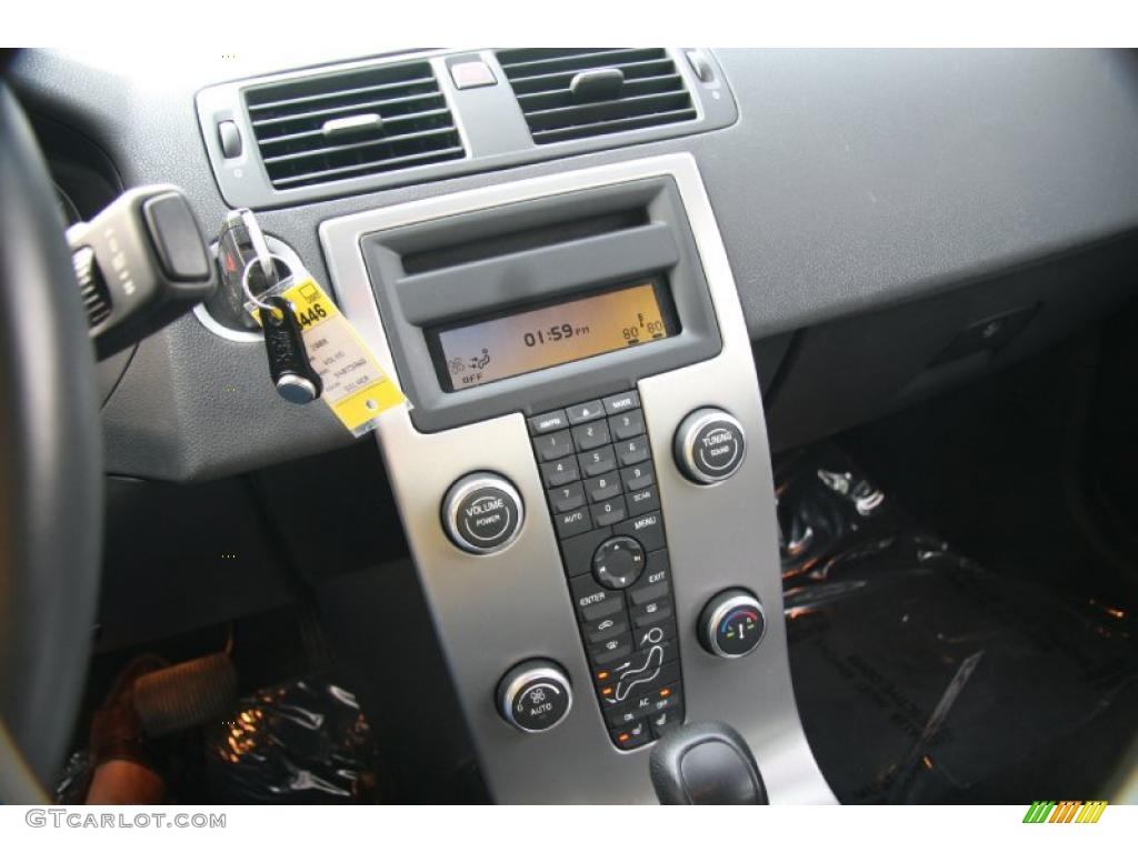 2008 Volvo S40 T5 AWD Controls Photo #40318064