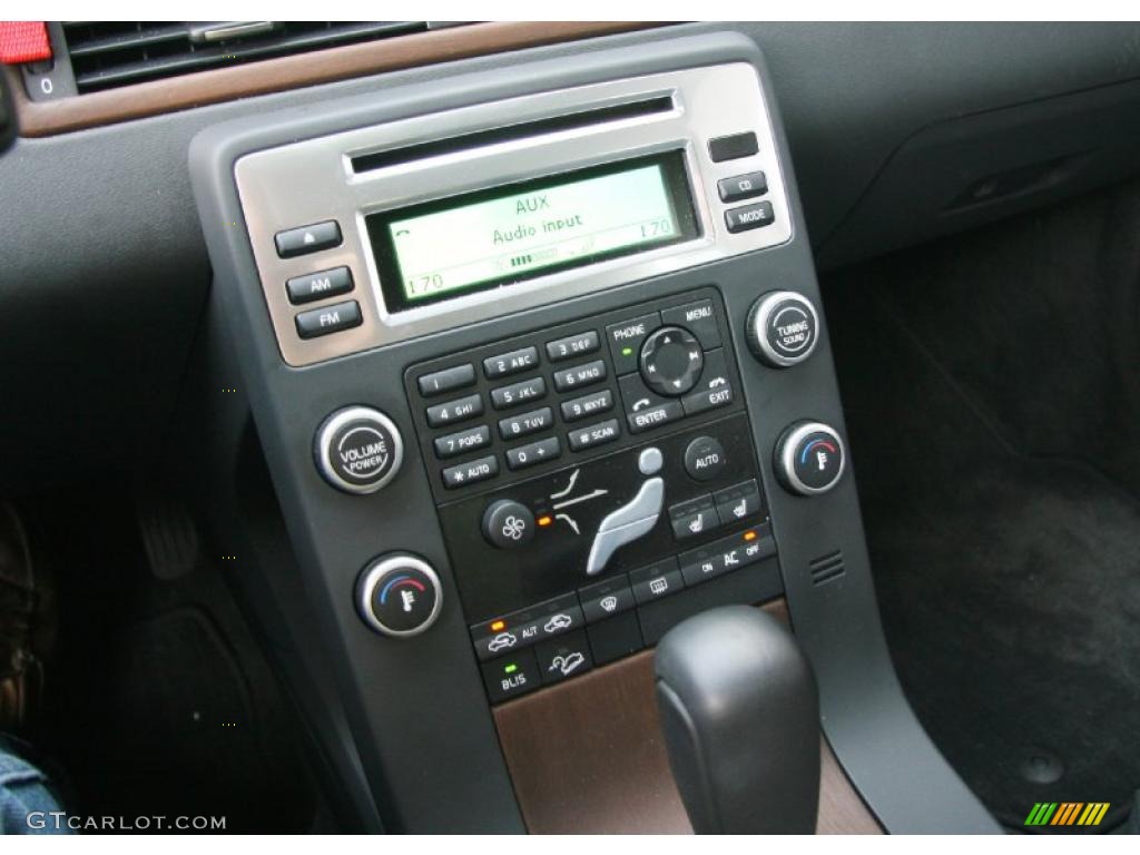 2010 Volvo XC70 3.2 AWD Controls Photo #40318668