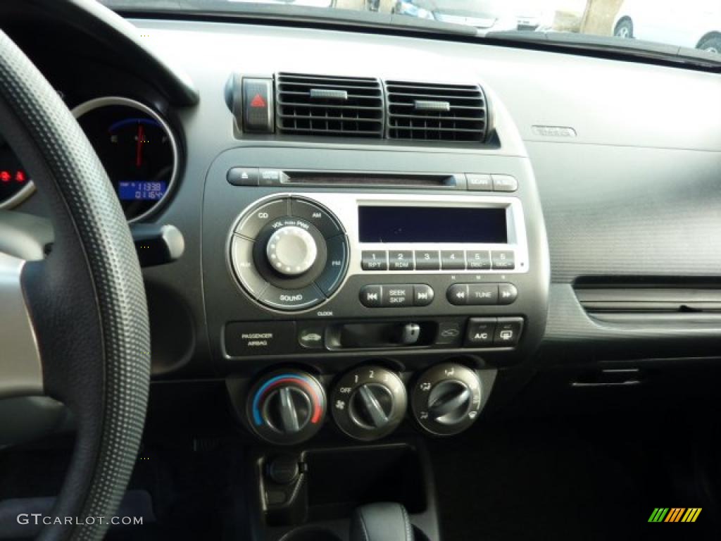 2008 Honda Fit Hatchback Controls Photo #40319964