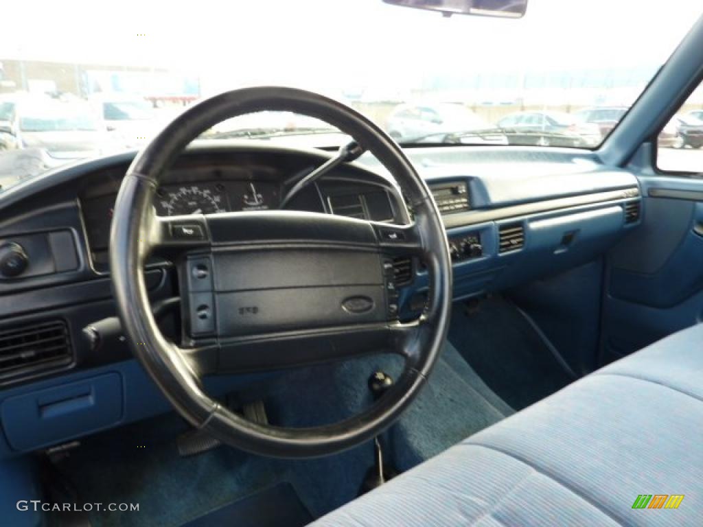 1996 F150 XLT Regular Cab 4x4 - Royal Blue Metallic / Royal Blue photo #9