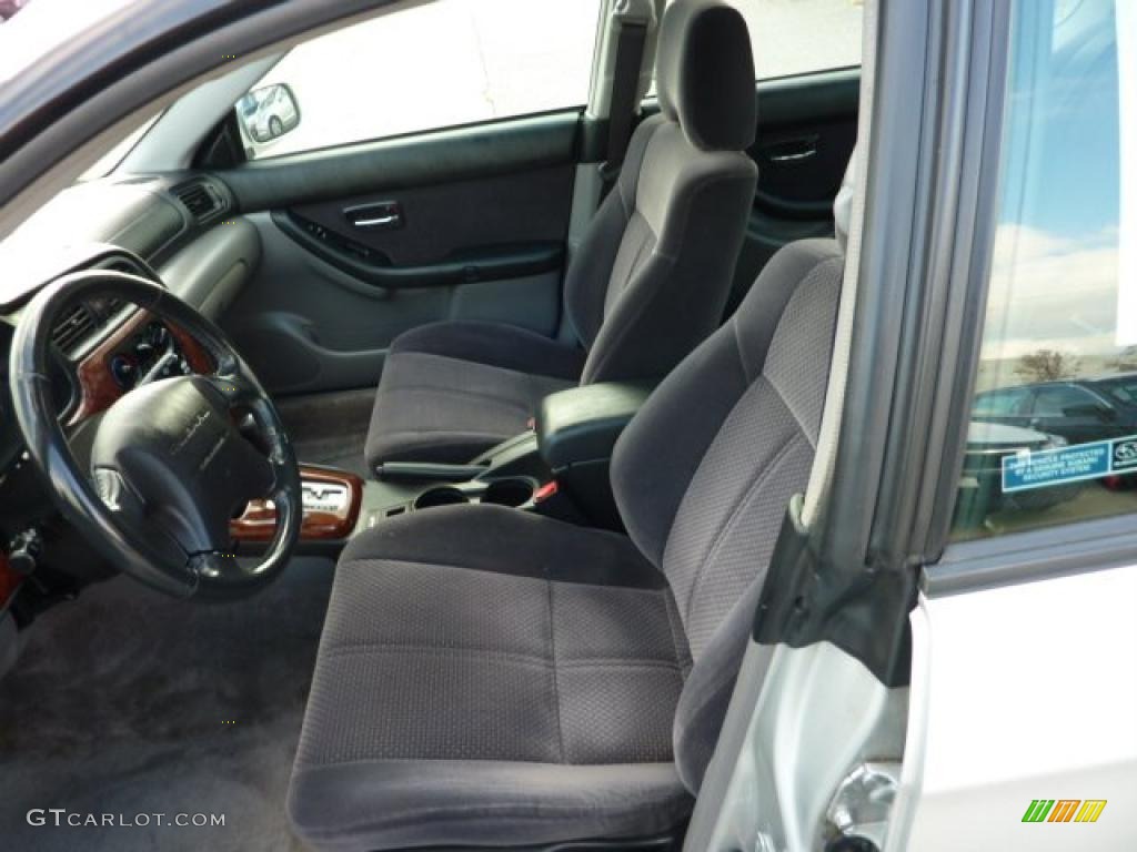 Gray Moquette Interior 2004 Subaru Legacy L Sedan Photo #40321168