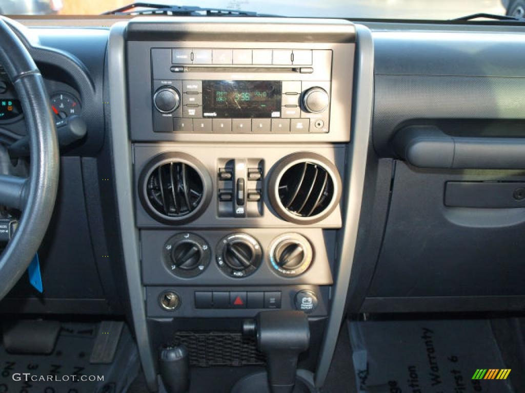 2009 Jeep Wrangler Unlimited X 4x4 Controls Photo #40321860