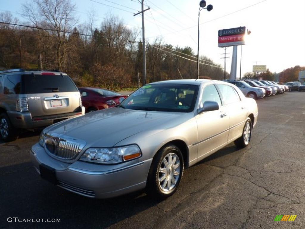 Silver Birch Metallic Lincoln Town Car