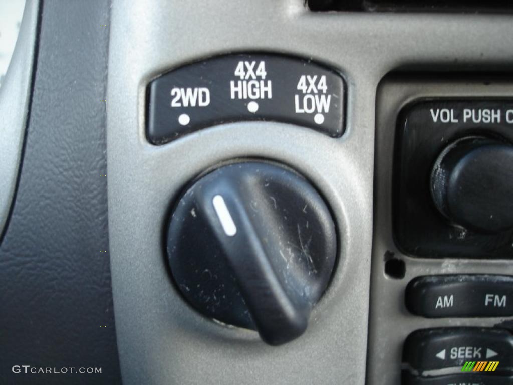 2001 Ford Explorer Sport Trac 4x4 Controls Photo #40323052