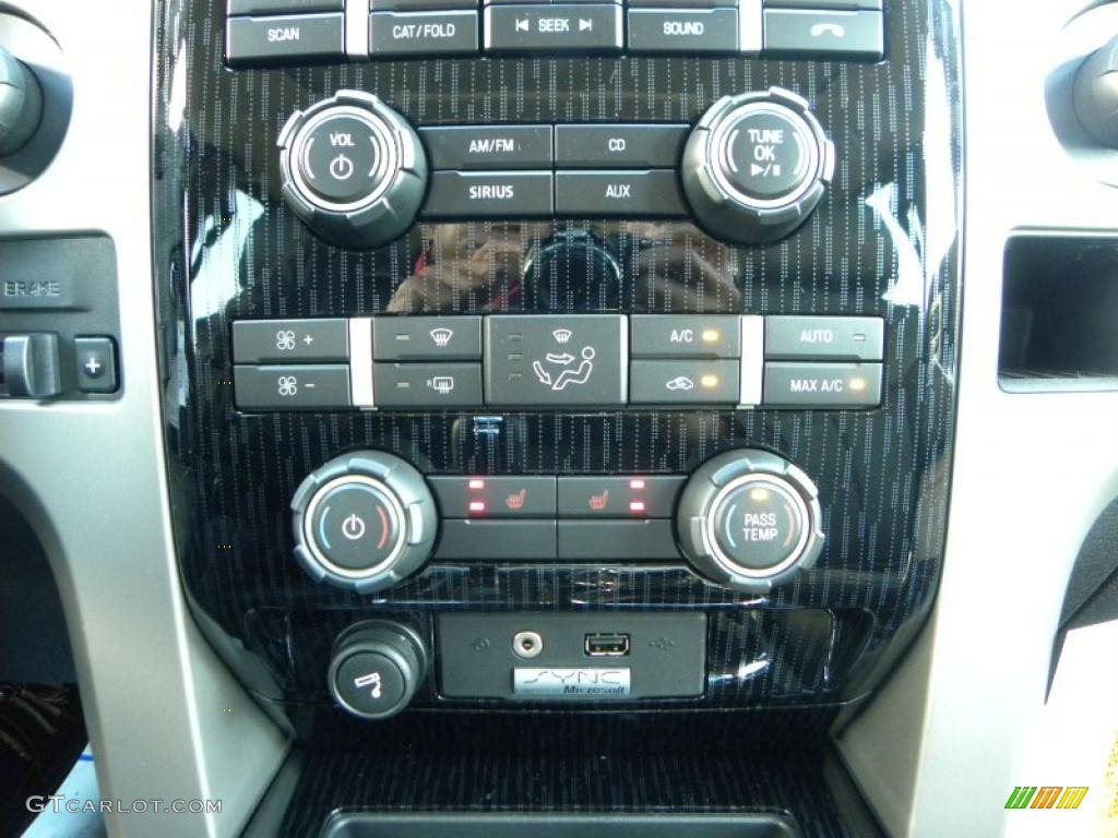 2010 Ford F150 FX4 SuperCrew 4x4 Controls Photo #40323180