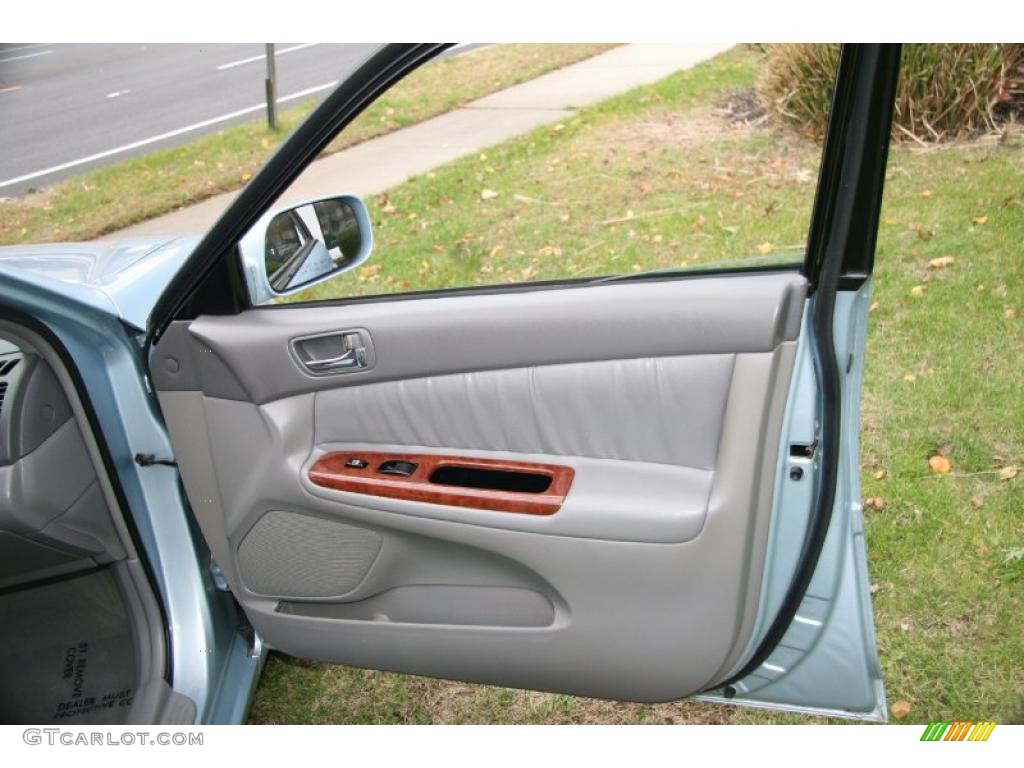 2006 Toyota Camry XLE V6 Stone Gray Door Panel Photo #40326592