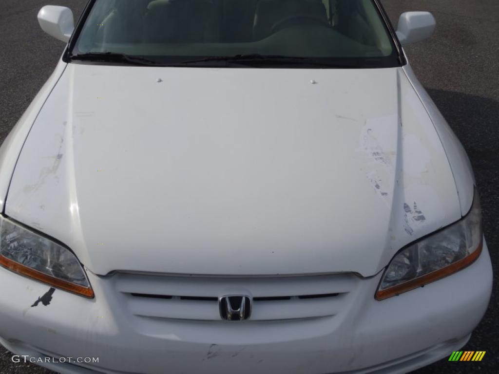 2002 Accord SE Sedan - Taffeta White / Ivory photo #9