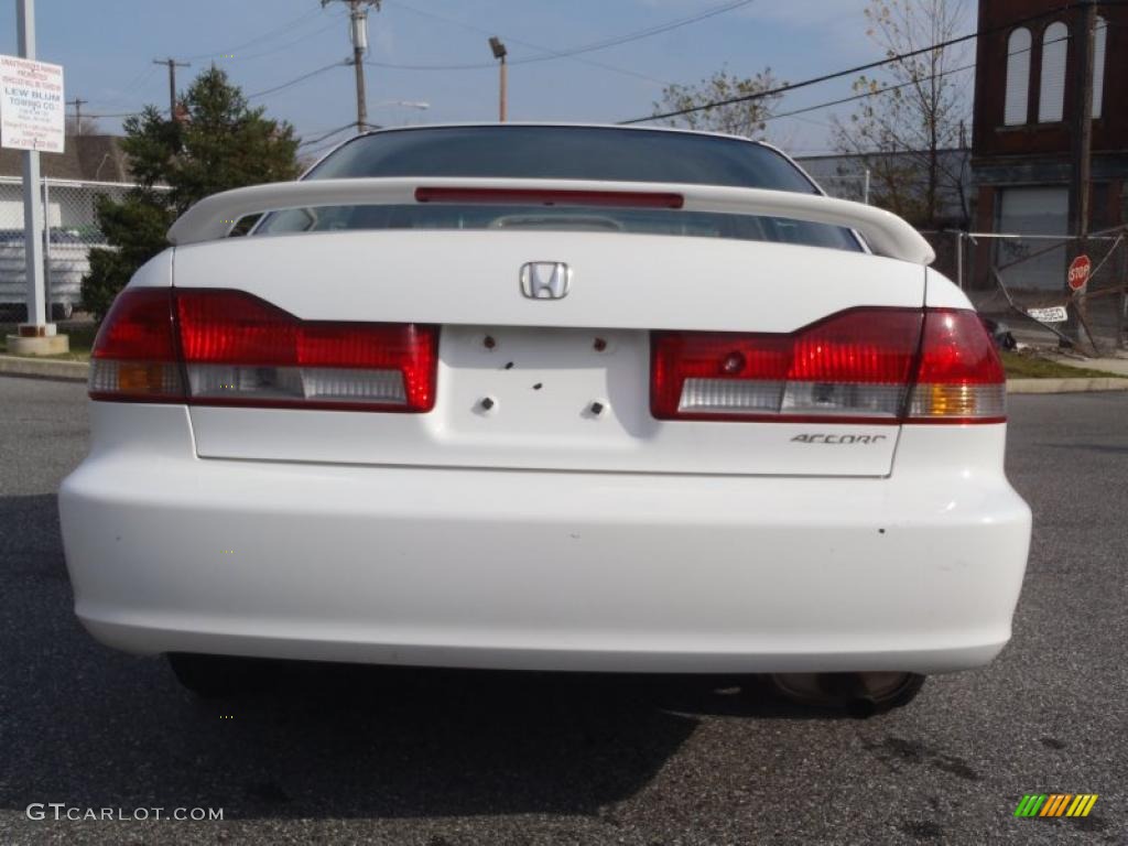 2002 Accord SE Sedan - Taffeta White / Ivory photo #11