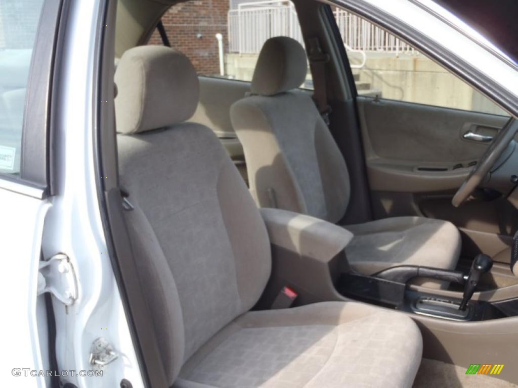 2002 Accord SE Sedan - Taffeta White / Ivory photo #18
