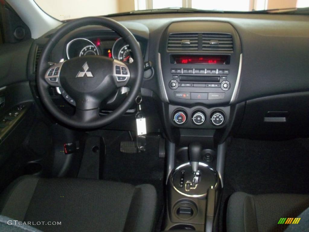 2011 Mitsubishi Outlander Sport ES Dashboard Photos