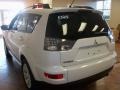 2011 Diamond White Pearl Mitsubishi Outlander SE  photo #13