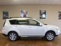 2011 Diamond White Pearl Mitsubishi Outlander SE  photo #16