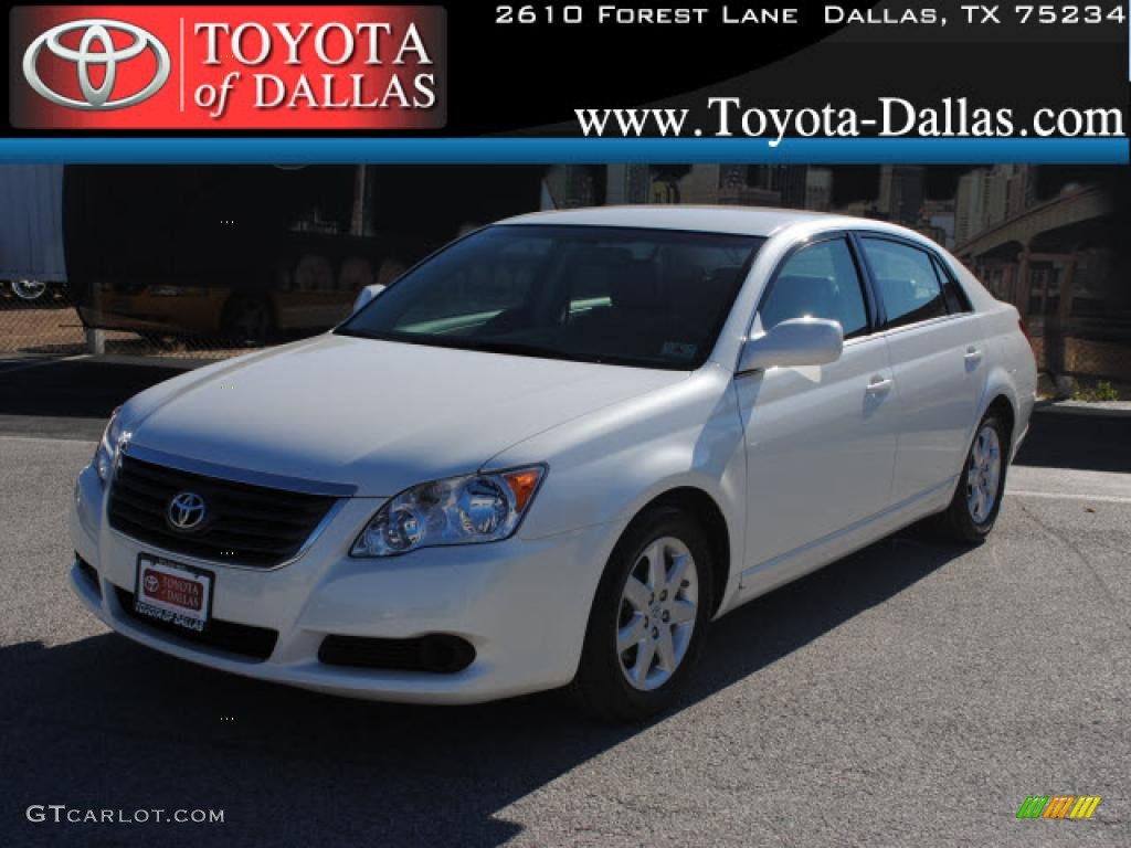 Blizzard White Pearl Toyota Avalon